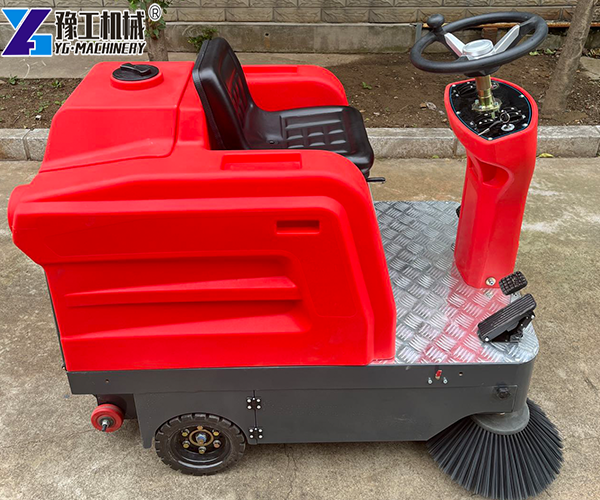 Small Road Sweeper