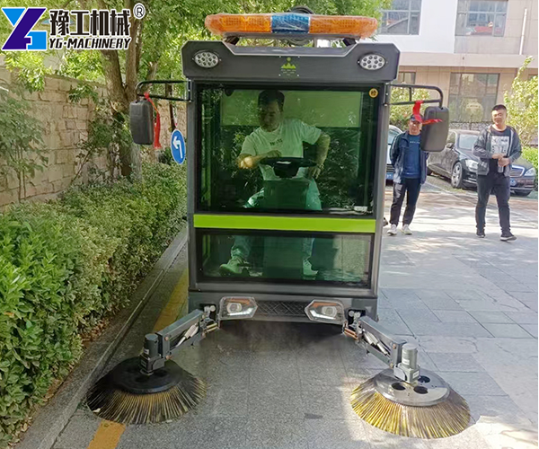Street Sweeper Machine Working