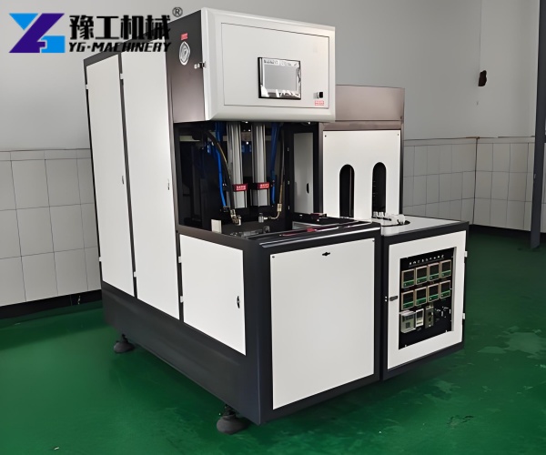 Bottle blow molding machine