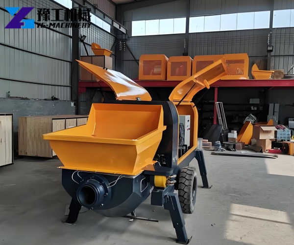 Towable small concrete pump