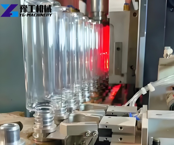 Transparent PET bottles formed in blow mold