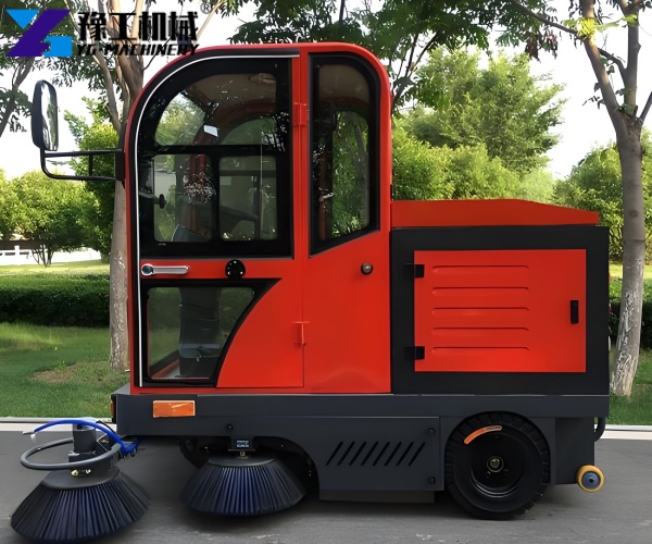 compact ride on road sweeper YG1