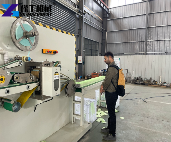 toilet paper rewinding and cutting machine