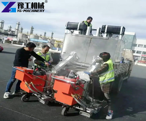hot melt road marking machine